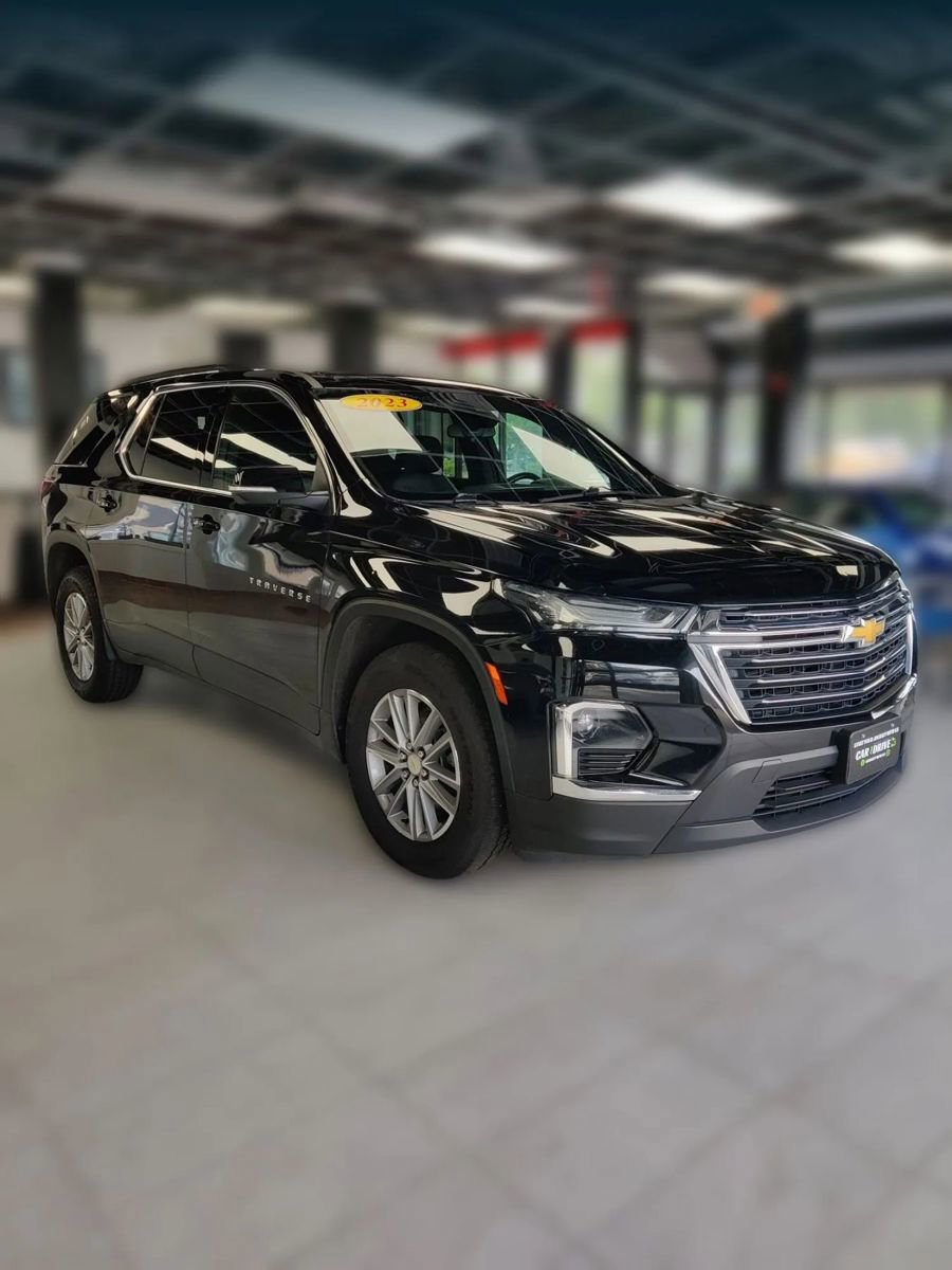 Used 2023 Chevrolet Traverse LT w/ LPO, Floor Liner Package image 2