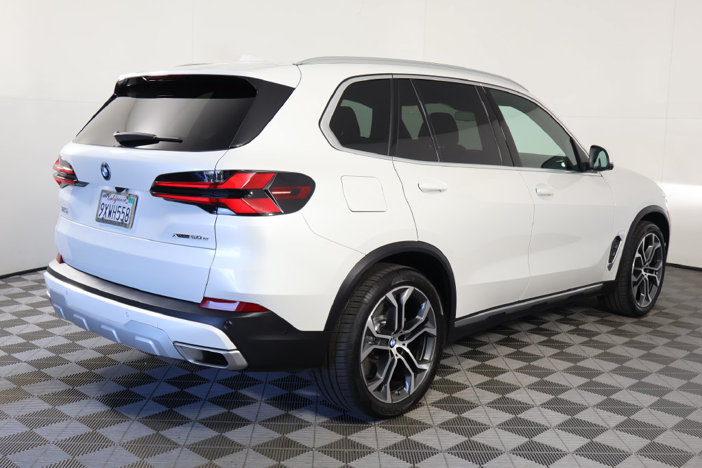 Used 2026 BMW X5 xDrive50e w/ Premium Package AWD/4WD image 4