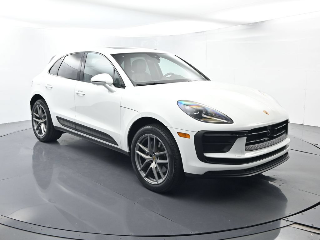 Certified 2025 Porsche Macan AWD/4WD image 17