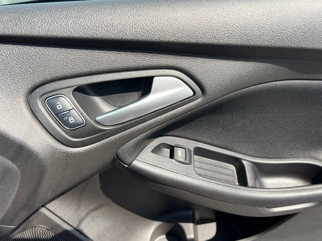Used 2017 Ford Focus SE FWD image 30