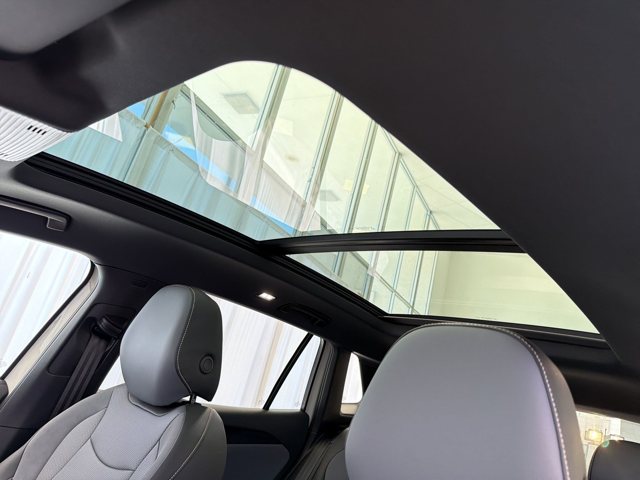 New 2026 Volkswagen Tiguan SE R-Line FWD image 16