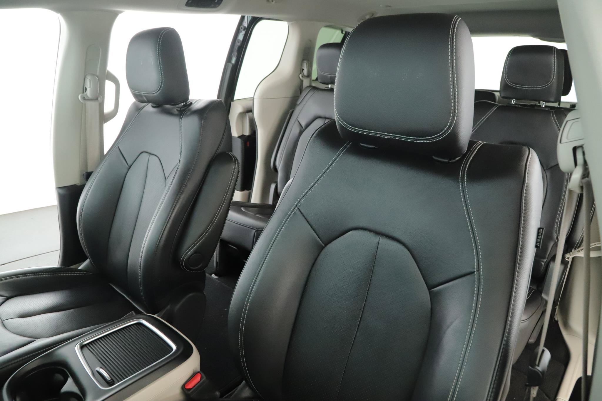 Used 2022 Chrysler Pacifica Touring-L AWD/4WD image 4