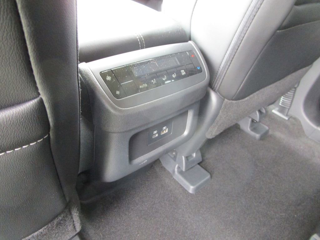 Used 2024 Nissan Pathfinder SL image 21