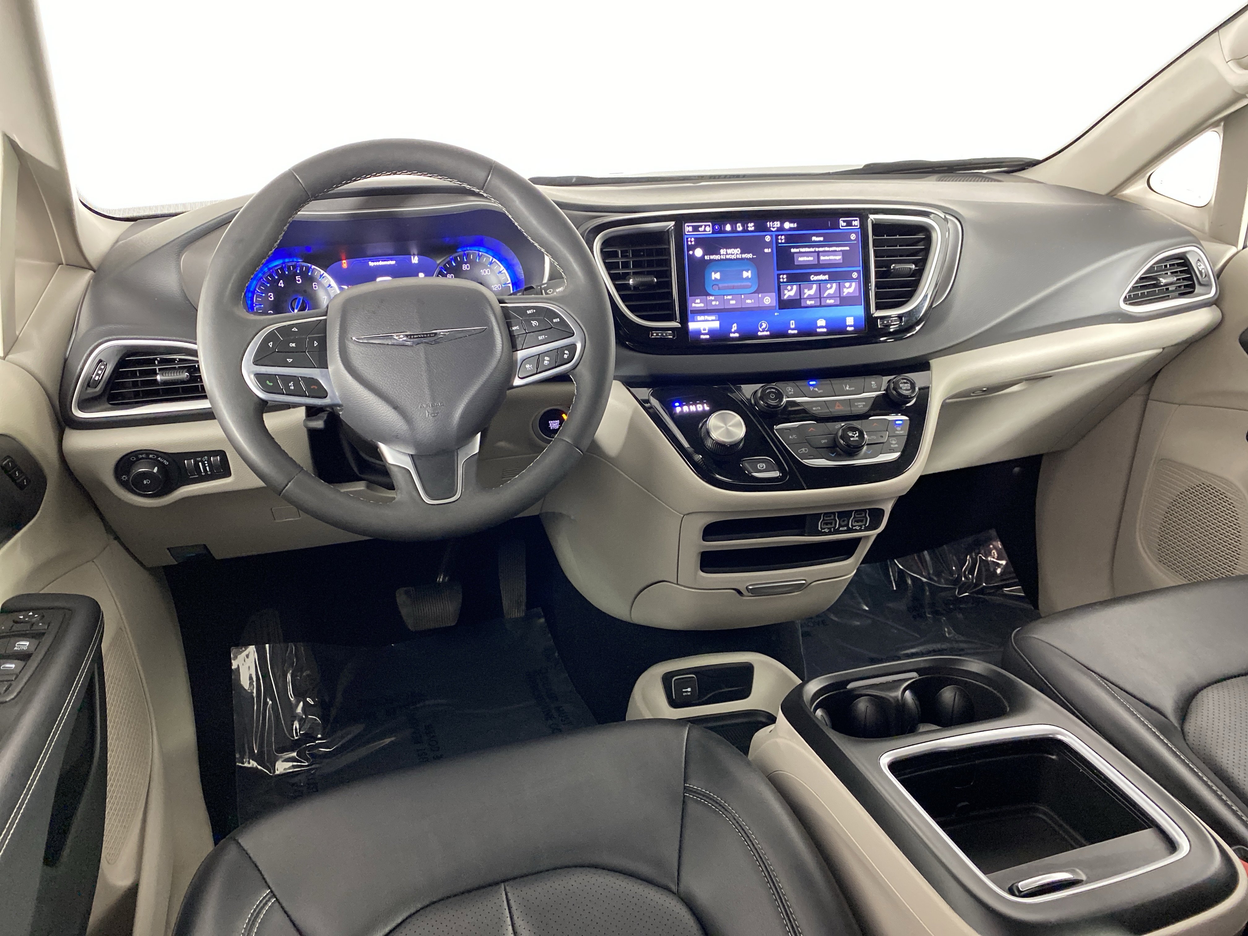 Used 2024 Chrysler Pacifica Touring-L image 18
