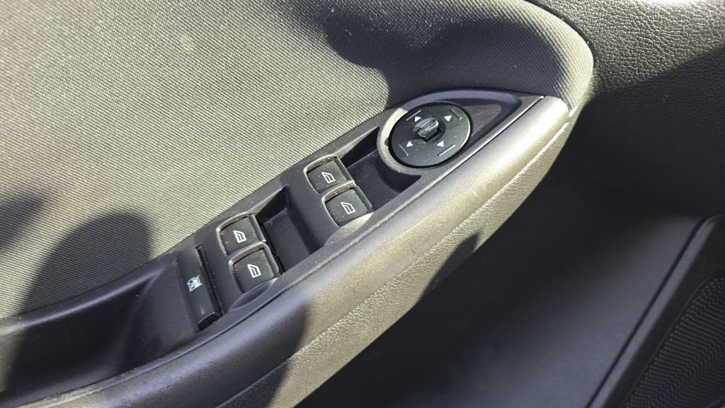 Used 2016 Ford Focus SE w/ Equipment Group 201A FWD image 18