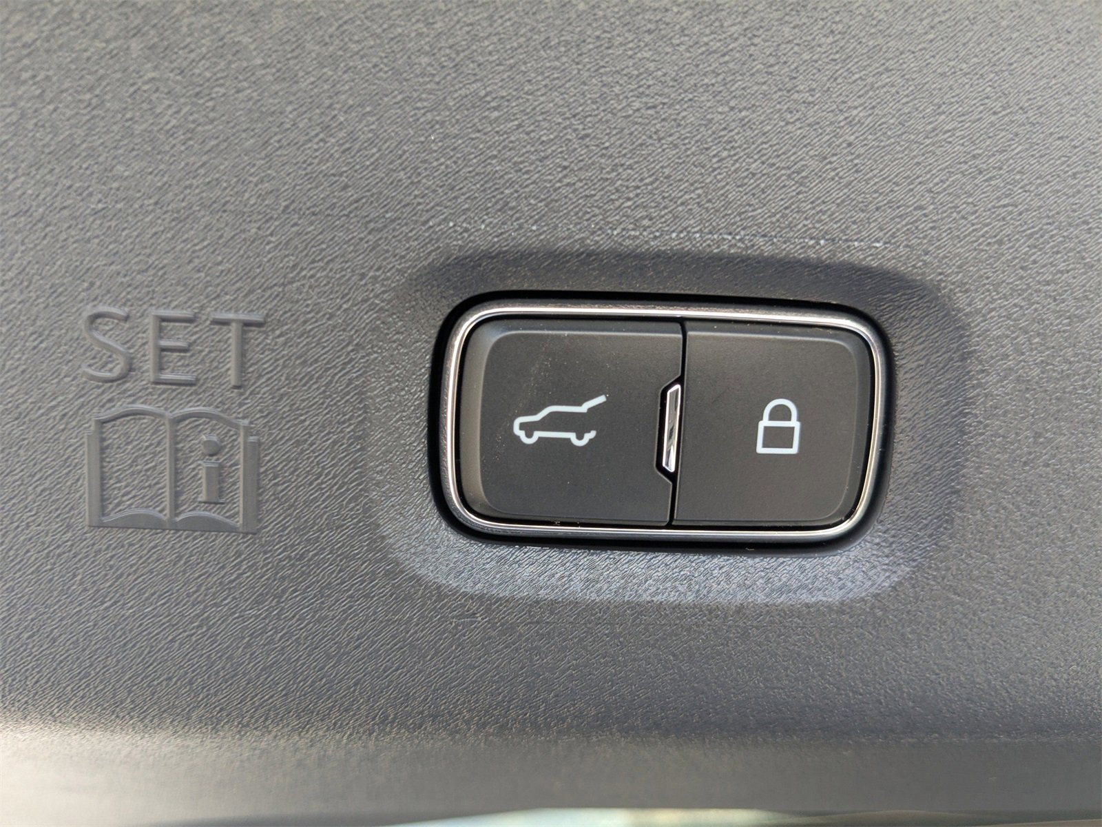 New 2025 Ford Expedition Active image 14