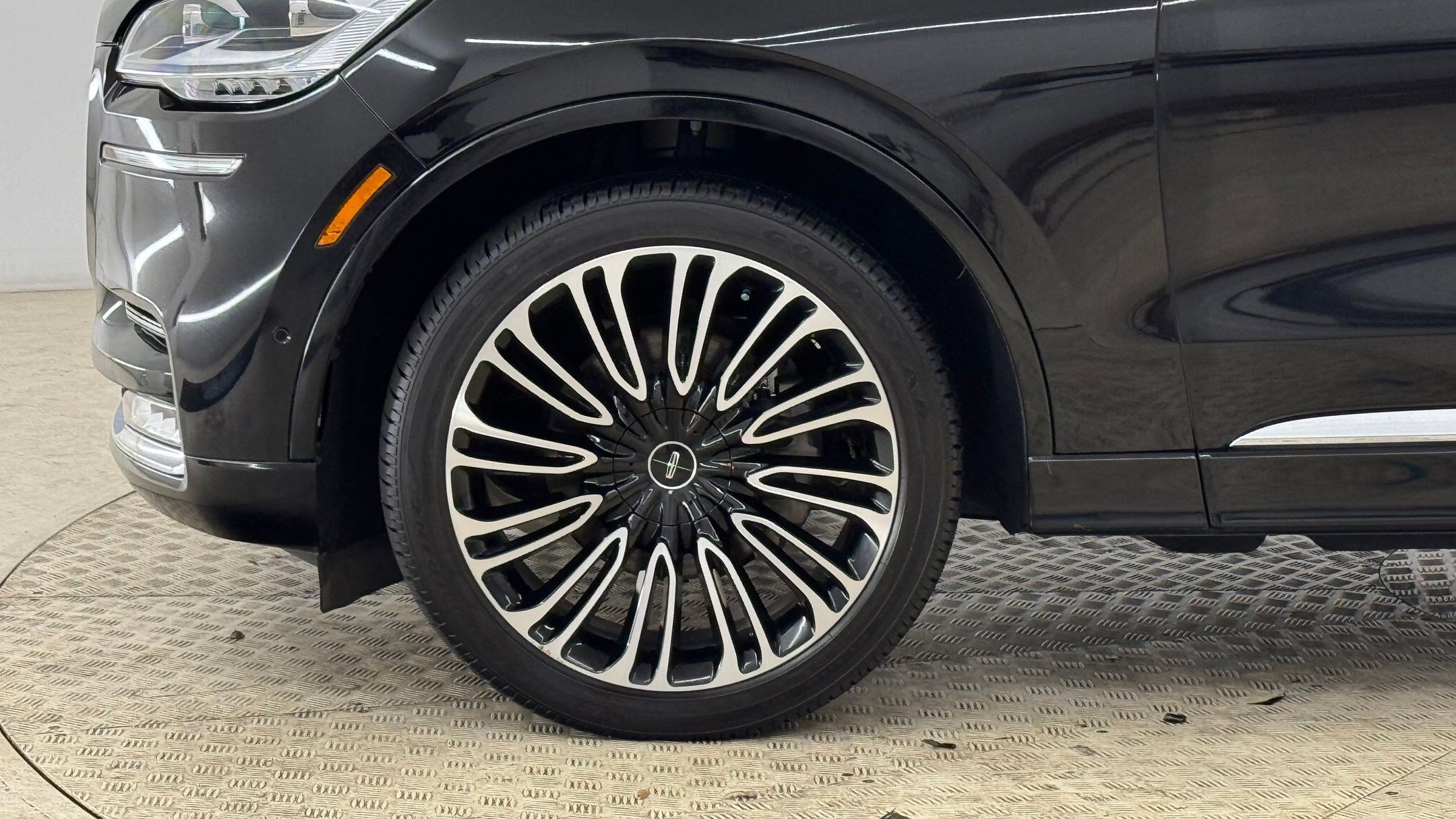 Used 2023 Lincoln Aviator Black Label w/ Dynamic Handling Package image 12