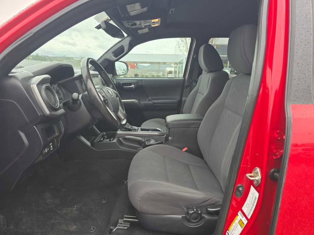 Used 2016 Toyota Tacoma TRD Off-Road w/ Premium & Technology Package image 9