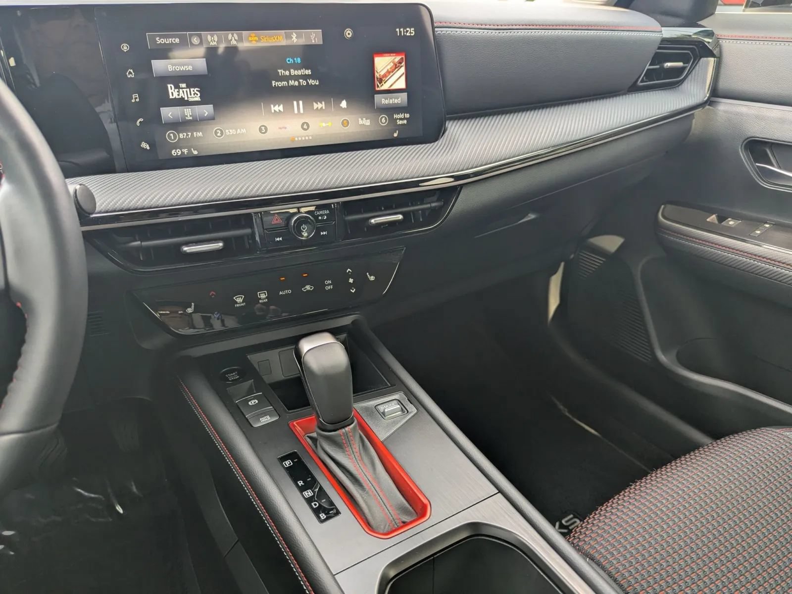 Used 2025 Nissan Kicks SR w/ SR Premium Package FWD image 24