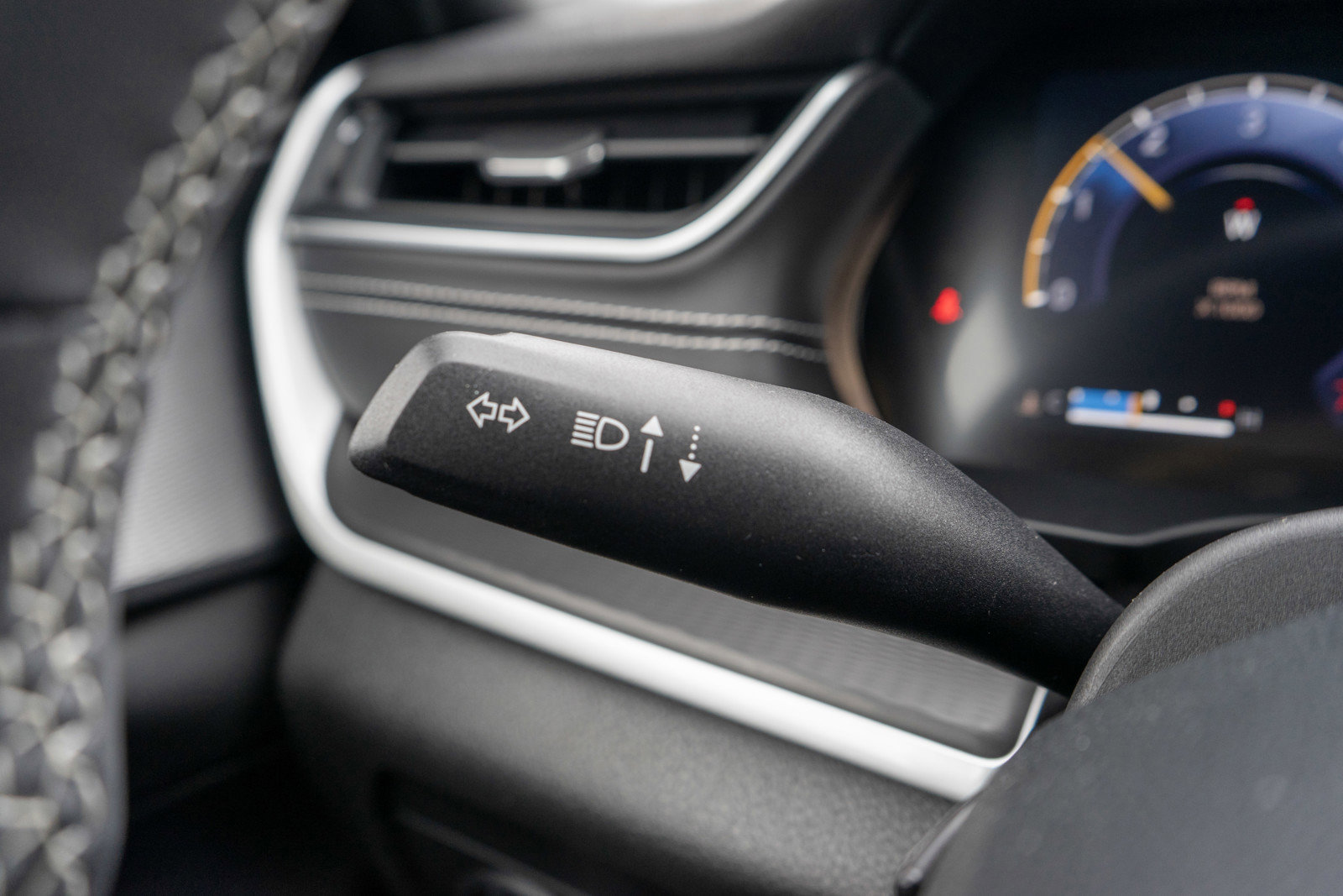 Used 2023 Jeep Grand Cherokee Altitude image 26