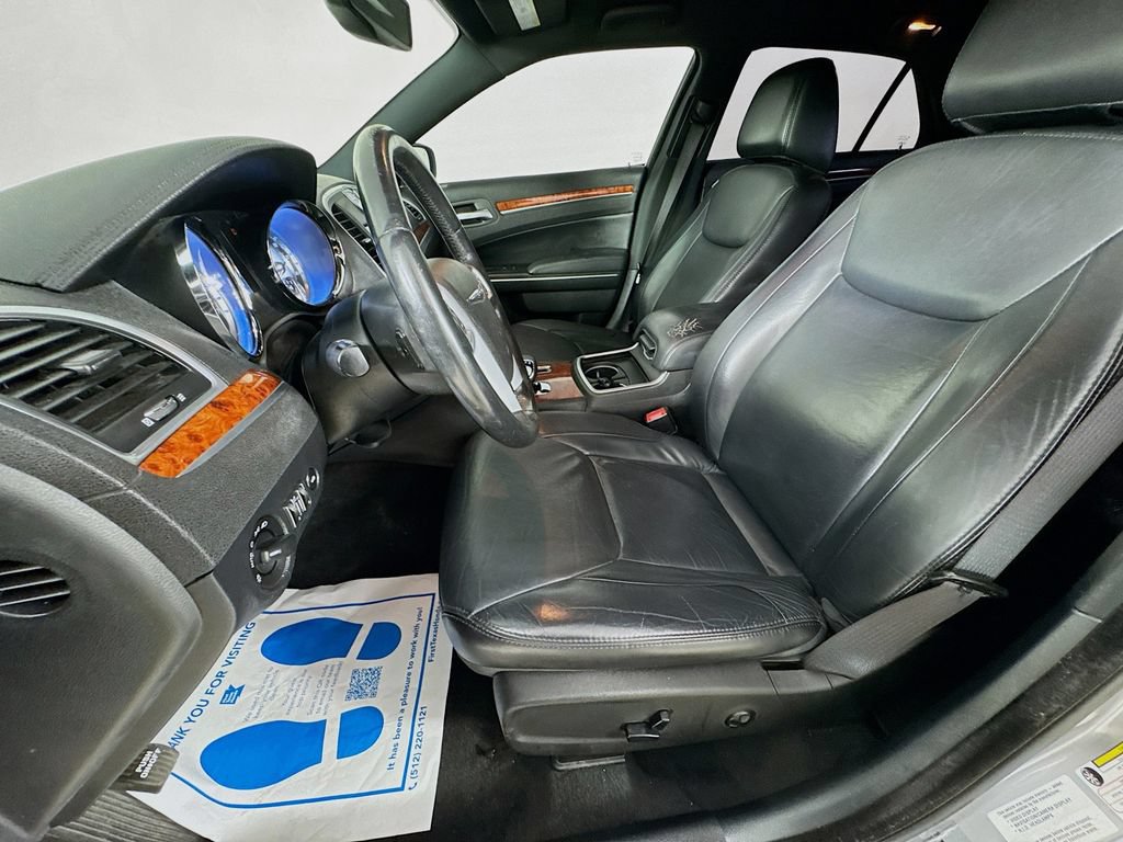 Used 2014 Chrysler 300 RWD image 23