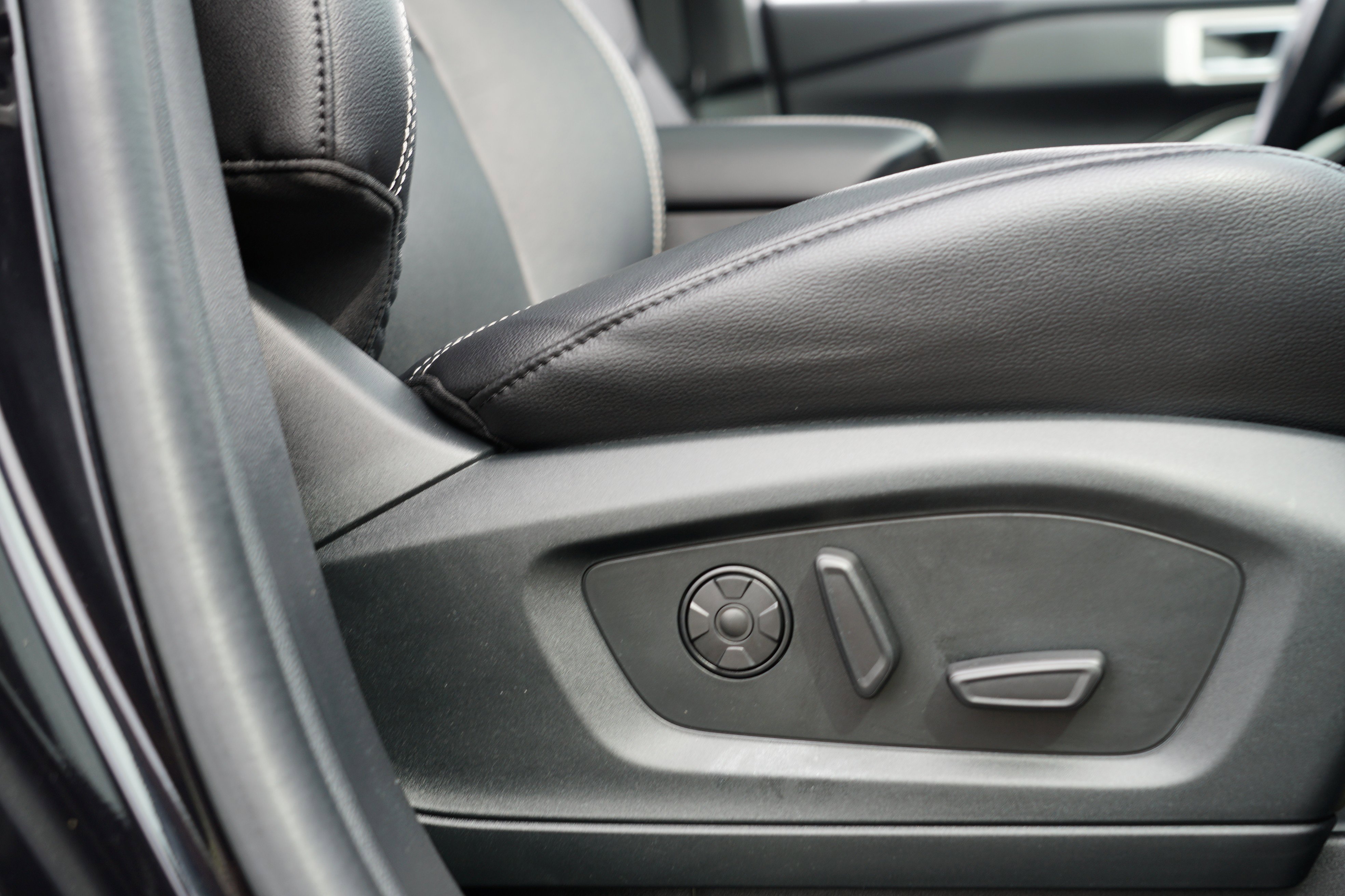 Used 2021 Ford Explorer ST w/ Equipment Group 401A image 35