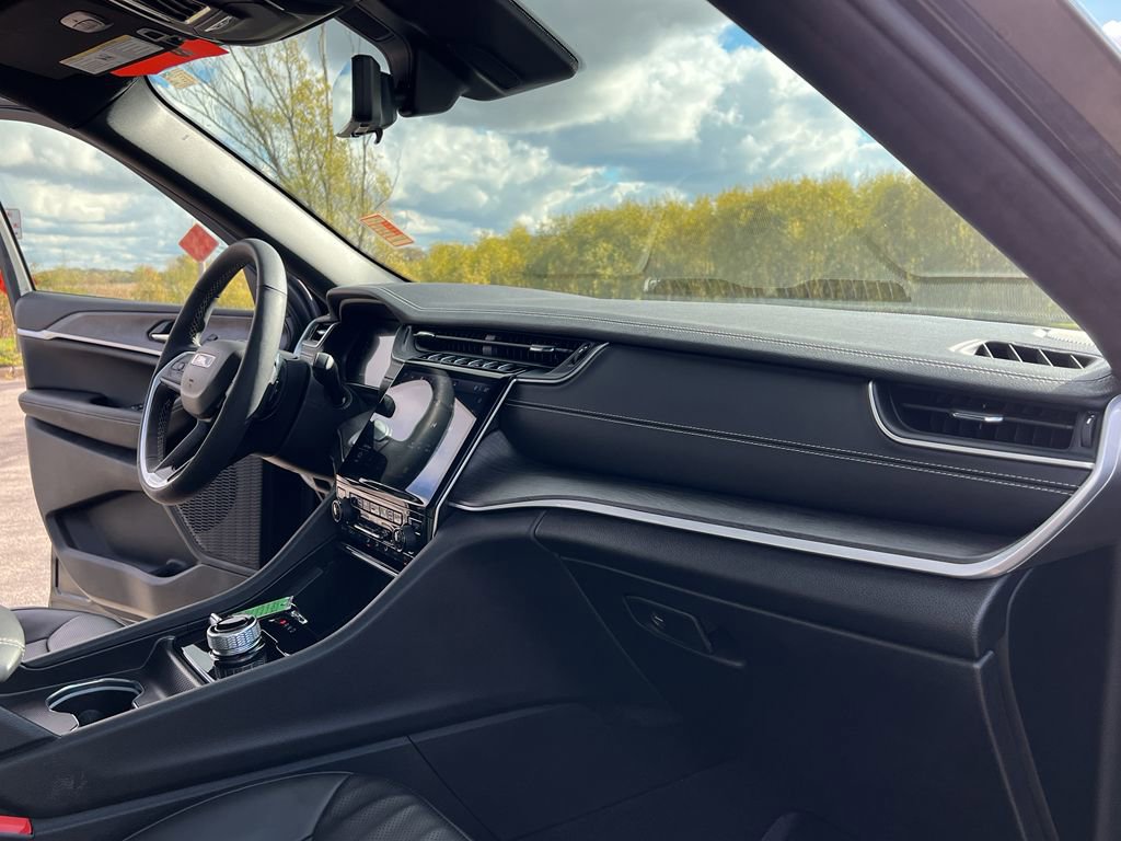 Used 2024 Jeep Grand Cherokee Limited w/ Luxury Tech Group II image 29