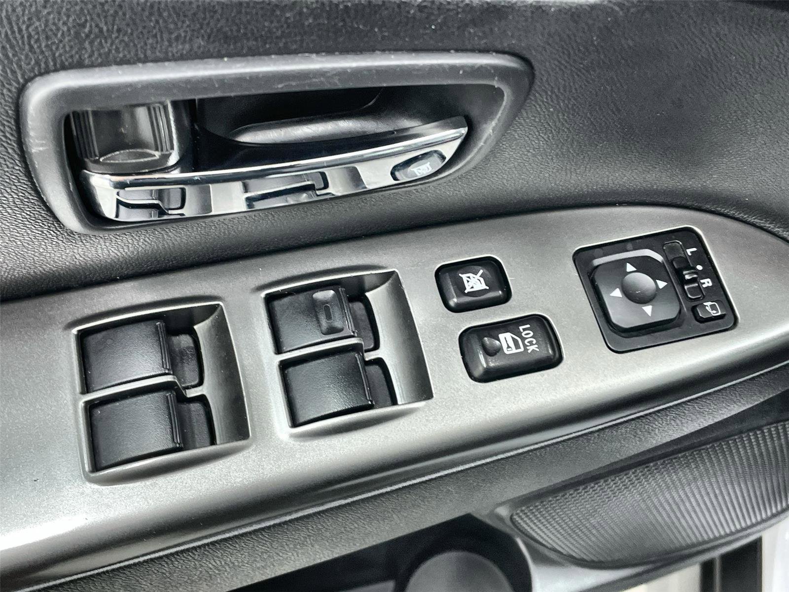 Used 2024 Mitsubishi Outlander Sport SE image 12