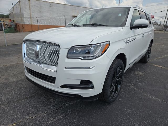 Used 2023 Lincoln Navigator Reserve w/ Monochromatic Package RWD image 4
