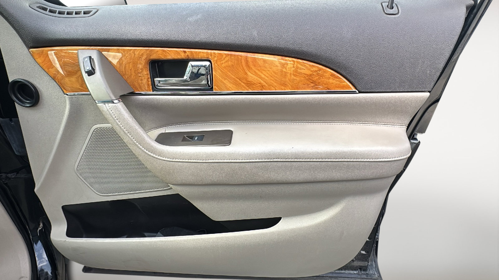 Used 2013 Lincoln MKX FWD image 15