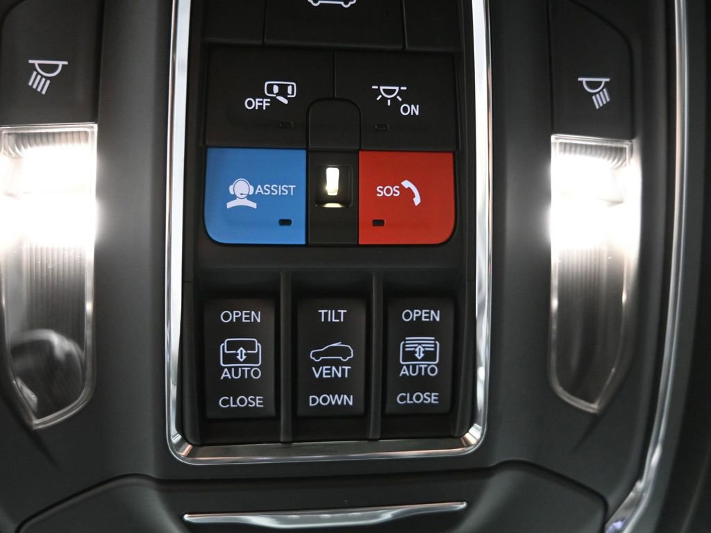 Used 2023 Jeep Grand Cherokee Trailhawk w/ Advanced Protech Group II image 17