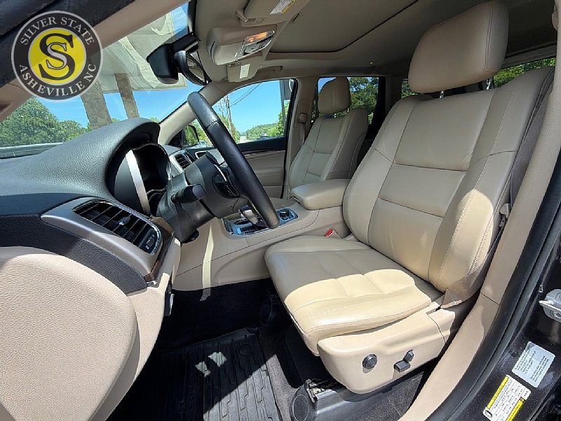 Used 2017 Jeep Grand Cherokee Limited AWD/4WD image 12
