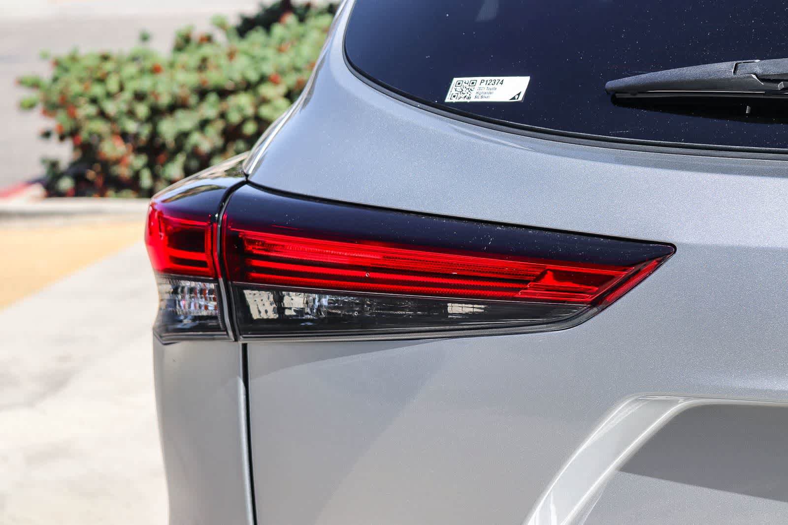 Used 2021 Toyota Highlander L FWD image 5