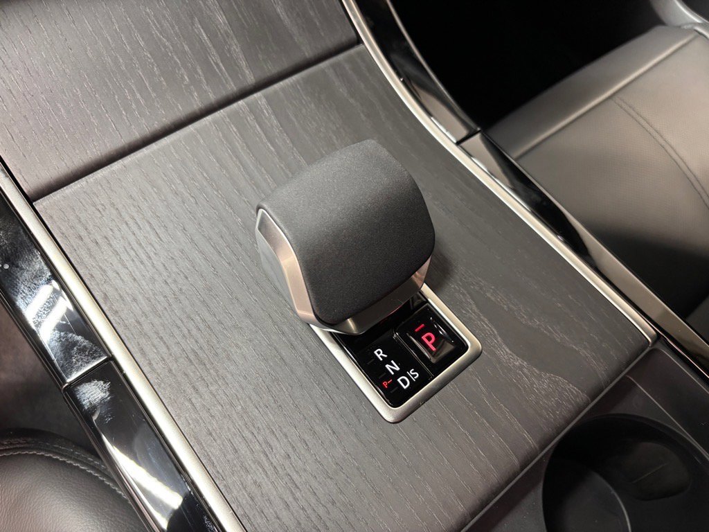 New 2026 Land Rover Range Rover Velar Dynamic SE image 15