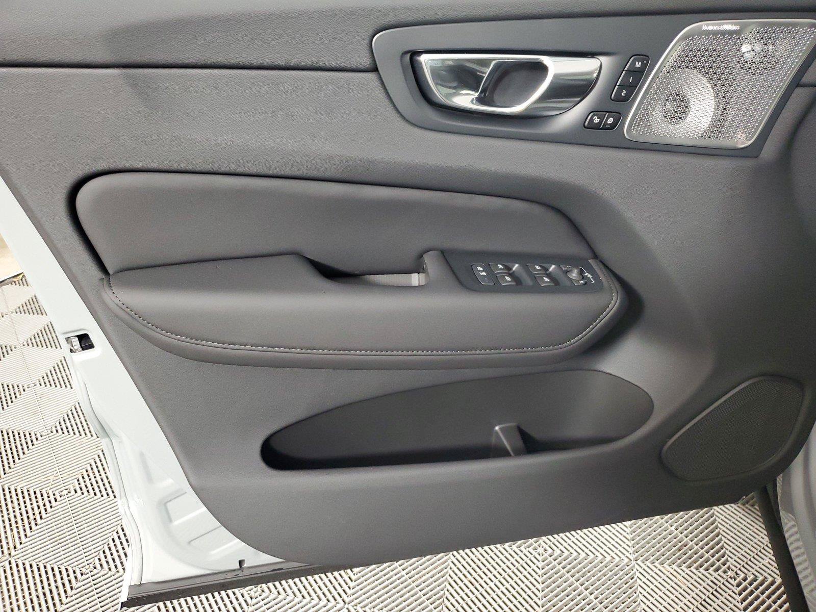New 2027 Volvo XC60 B5 Ultra AWD/4WD image 19