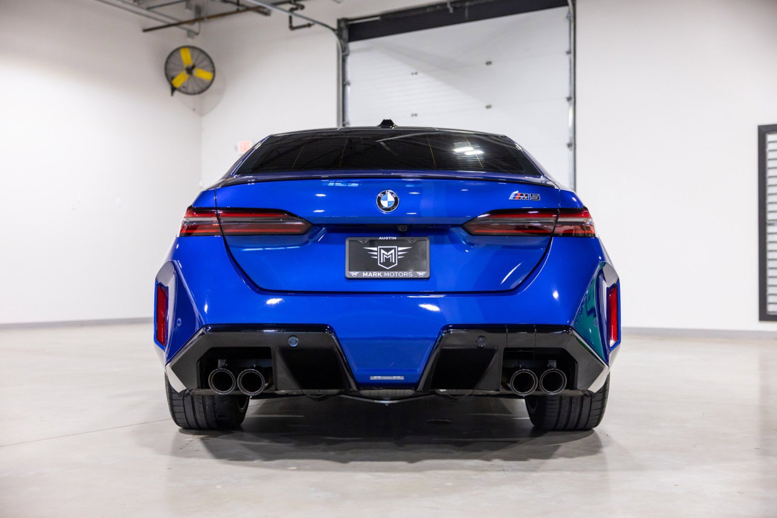 Used 2025 BMW M5 w/ Executive Package image 5