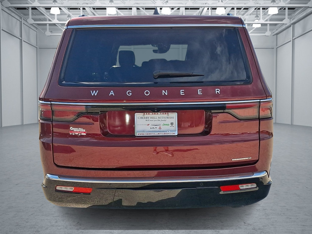 Used 2024 Jeep Wagoneer L Series II w/ Flexible Seating Group AWD/4WD image 4