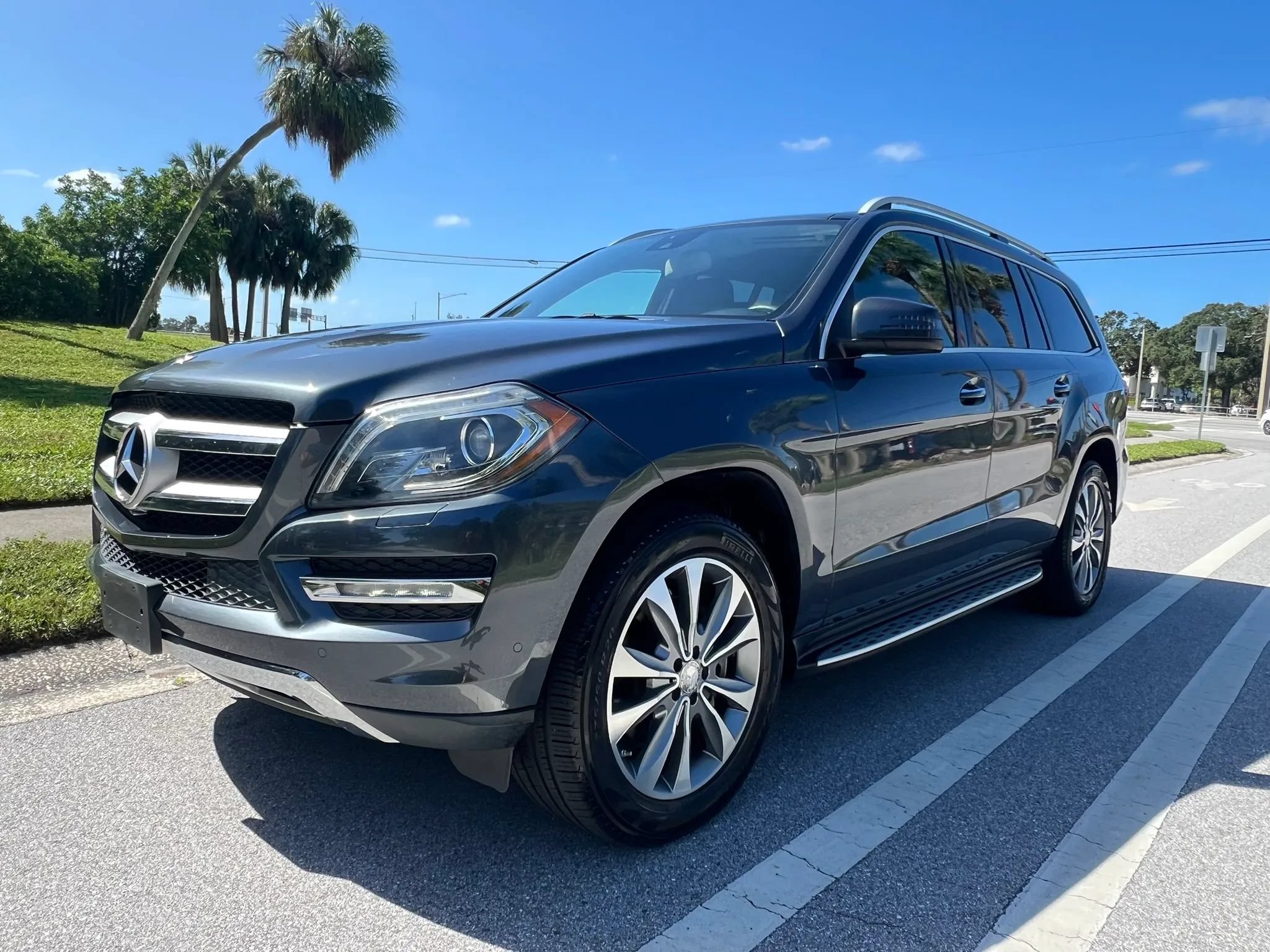 Used 2014 Mercedes-Benz GL 450 4MATIC w/ Lighting Package image 45