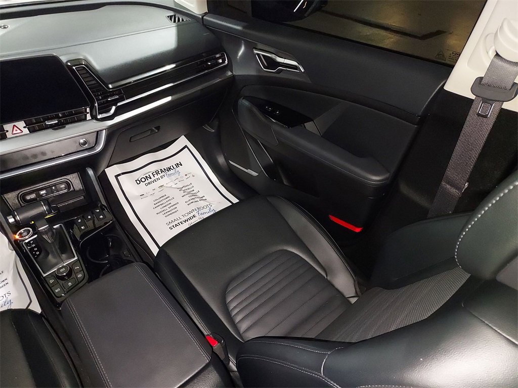 Used 2025 Kia Sportage SX image 11