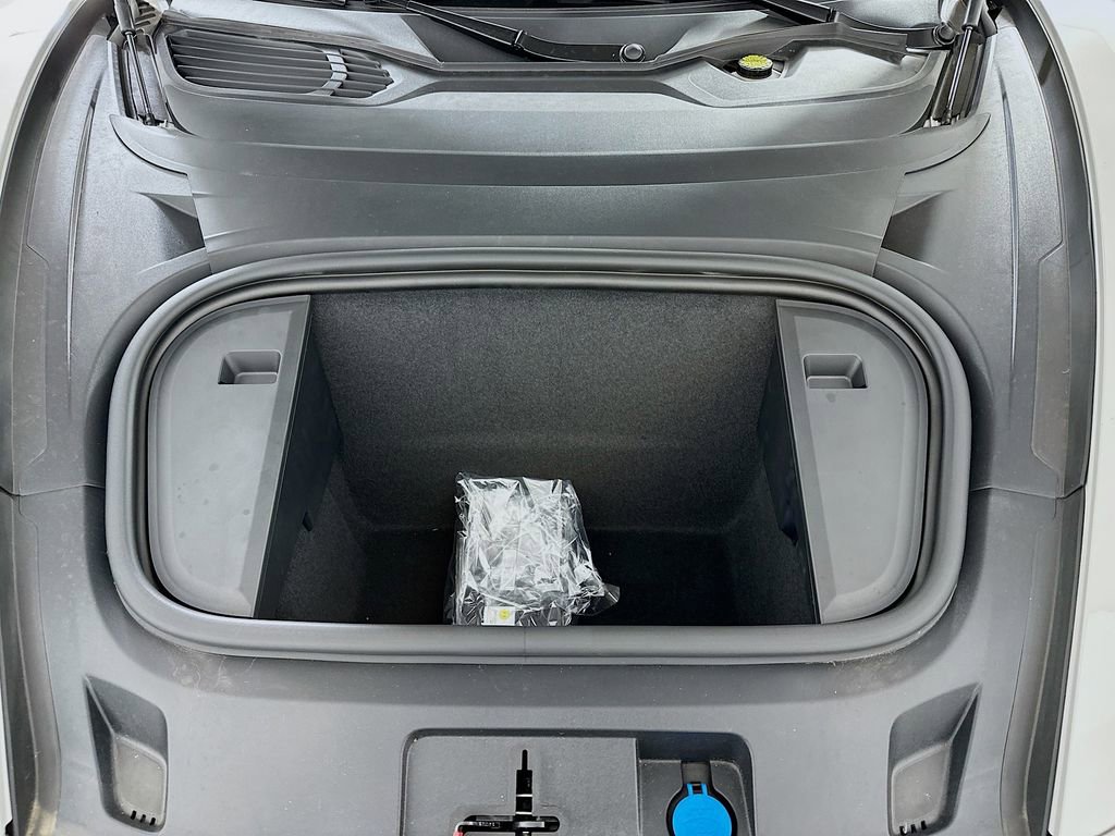 New 2025 Porsche Taycan Turbo image 32