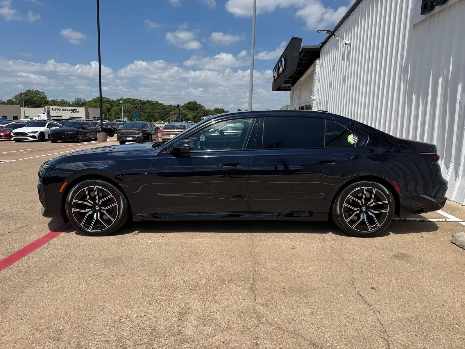 Used 2023 BMW 760i xDrive AWD/4WD image 2