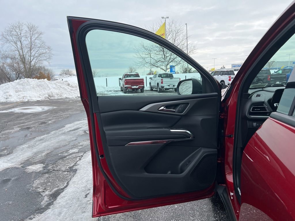 New 2026 Chevrolet Traverse LT w/ Sun and Wheel Package image 7