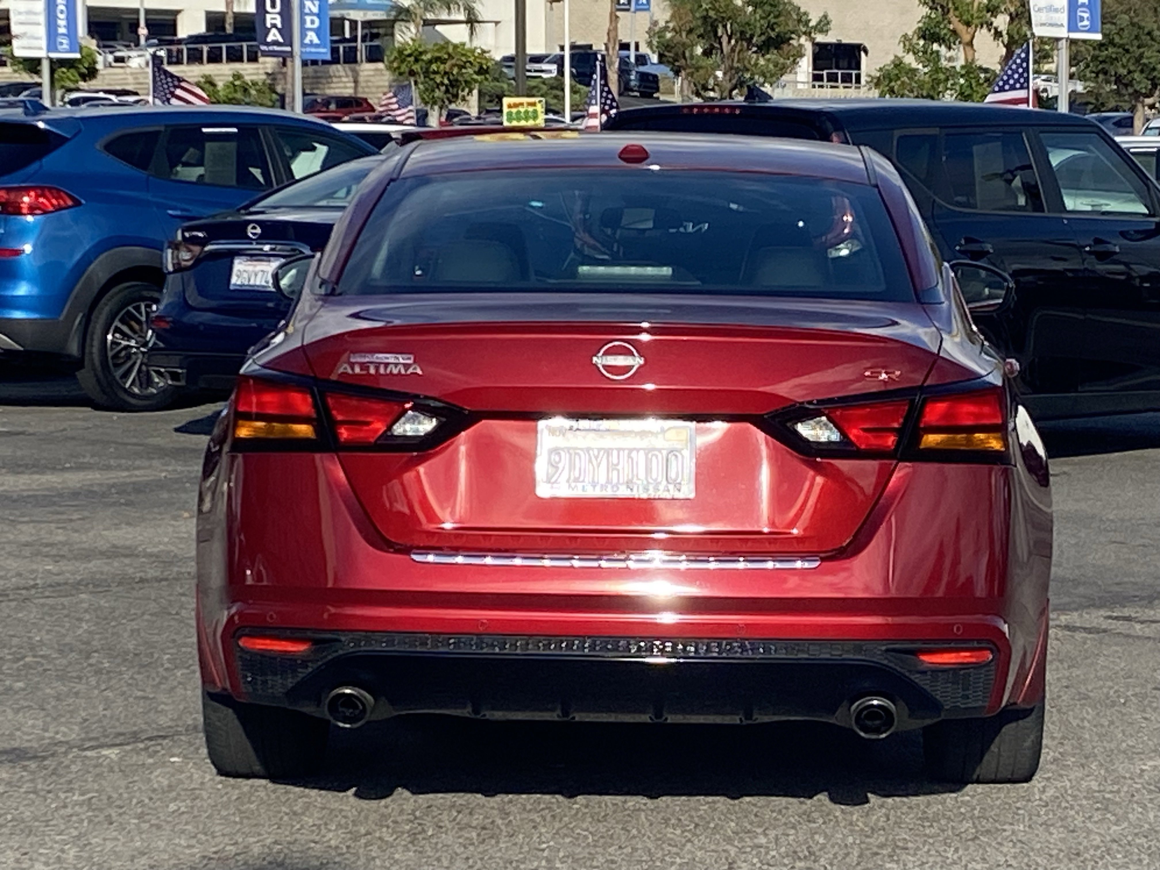 Used 2023 Nissan Altima 2.5 SR w/ SR Premium Package image 4
