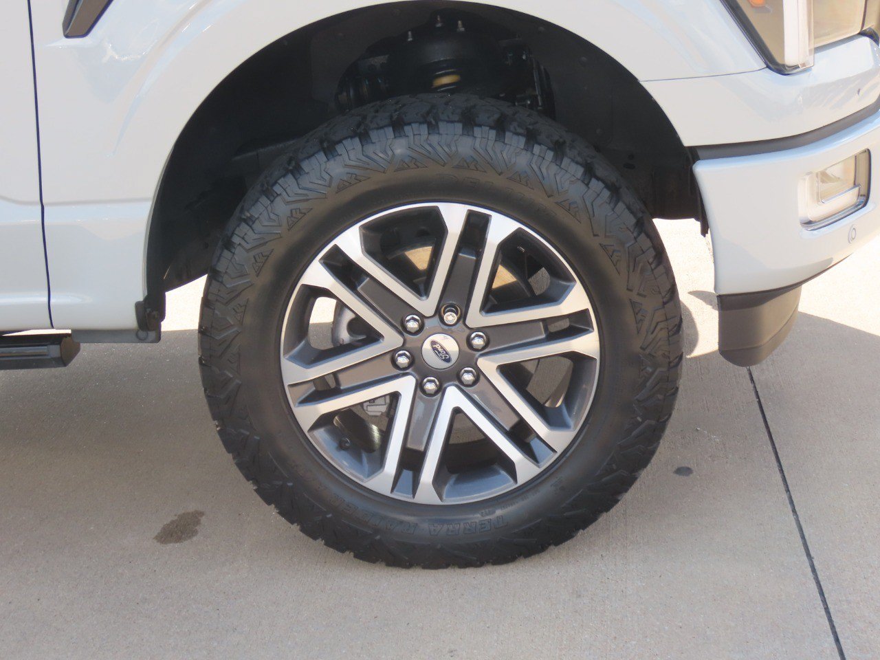 Certified 2024 Ford F150 Platinum w/ FX4 Off-Road Package AWD/4WD image 7