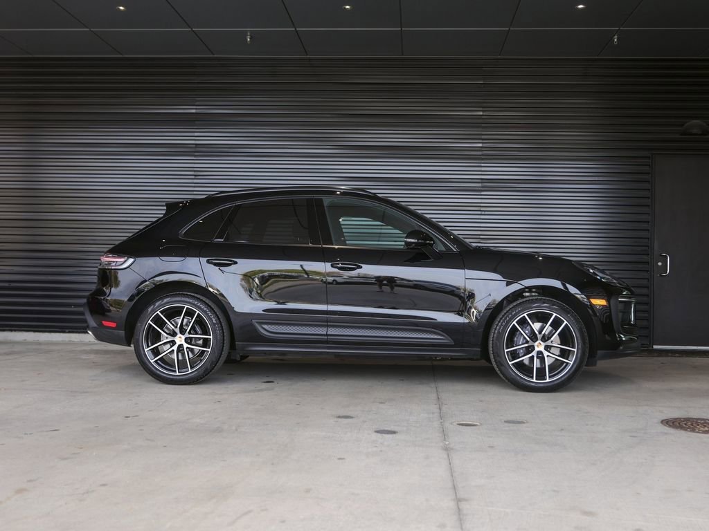 Certified 2025 Porsche Macan image 8