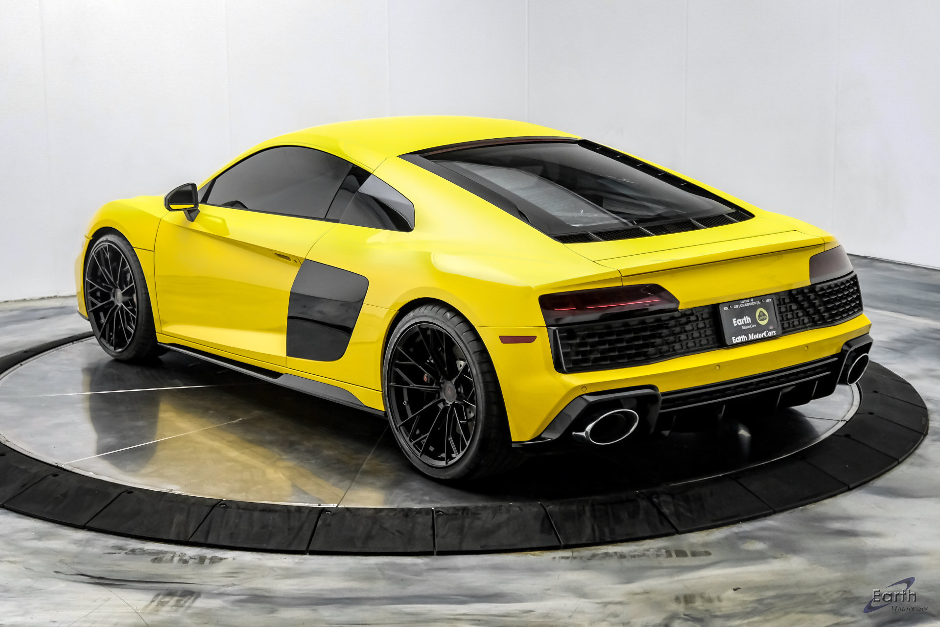Used 2021 Audi R8 V10 w/ Premium Package RWD image 14