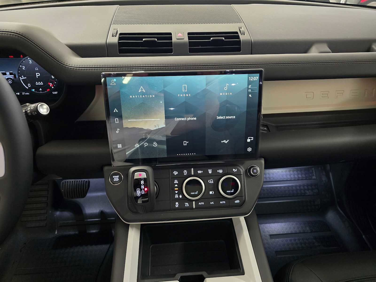 New 2026 Land Rover Defender 110 X-Dynamic SE AWD/4WD image 25