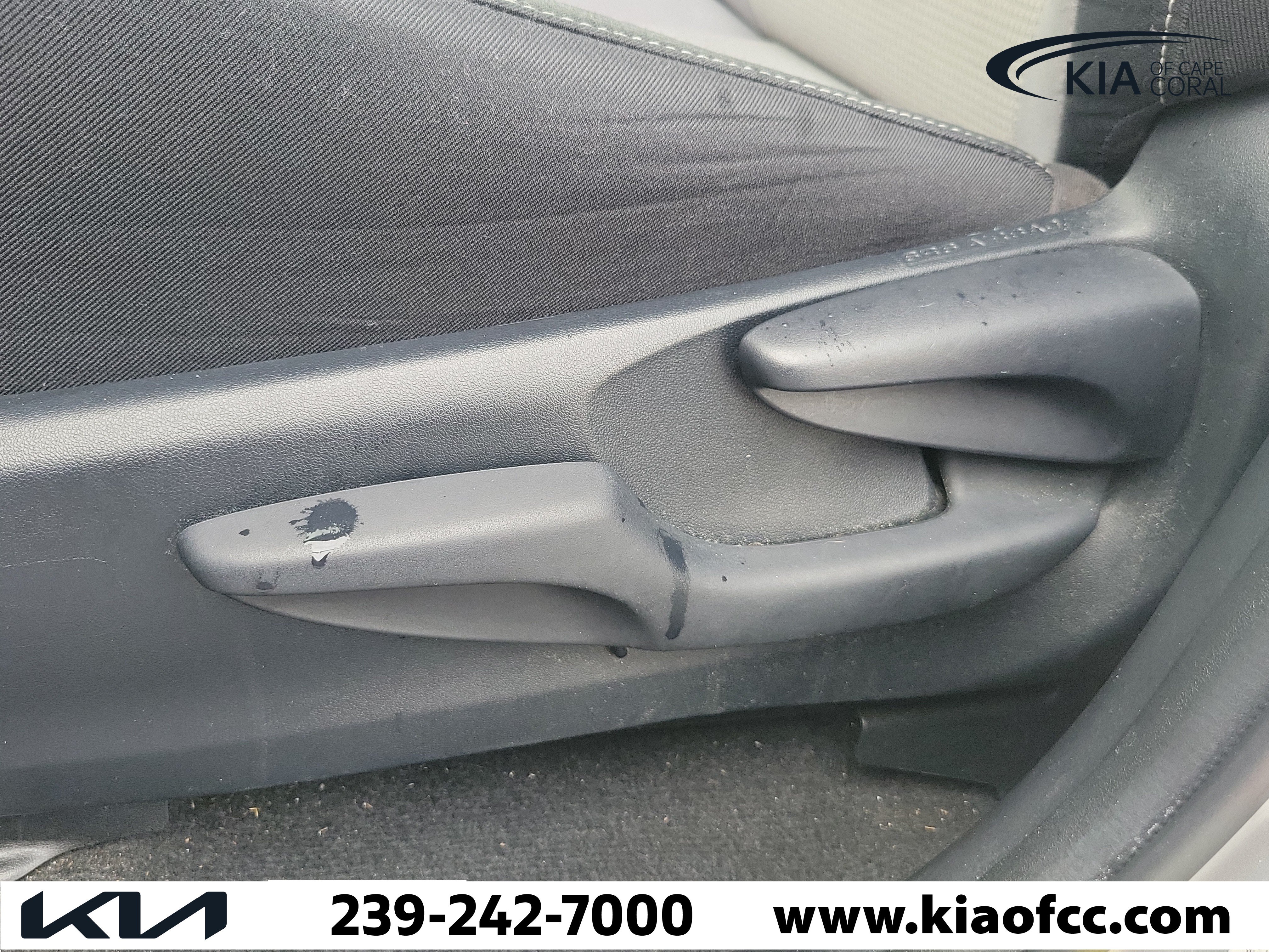 Used 2016 Toyota RAV4 XLE AWD/4WD image 23