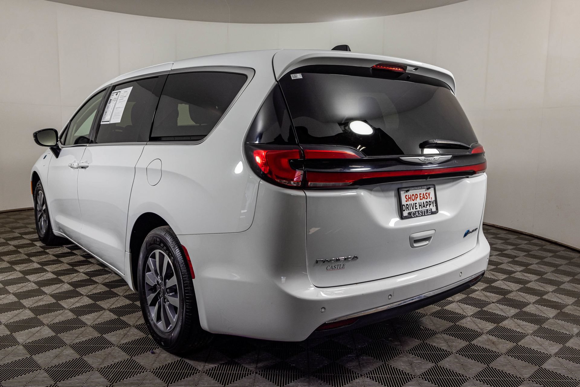 Used 2024 Chrysler Pacifica Limited FWD image 19