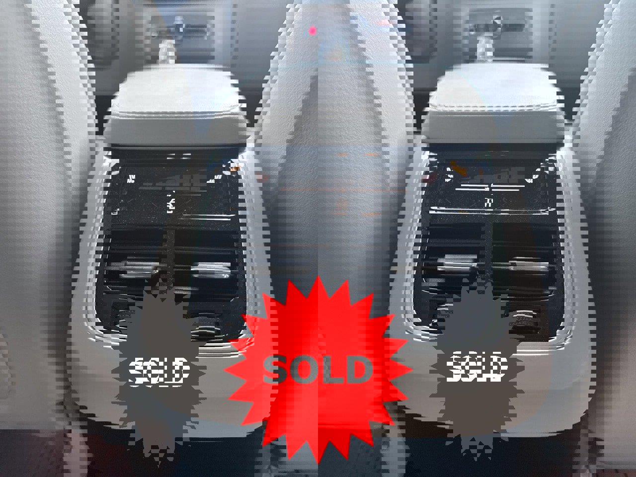 Certified 2023 Volvo XC90 B6 Ultimate w/ Lounge Package image 17