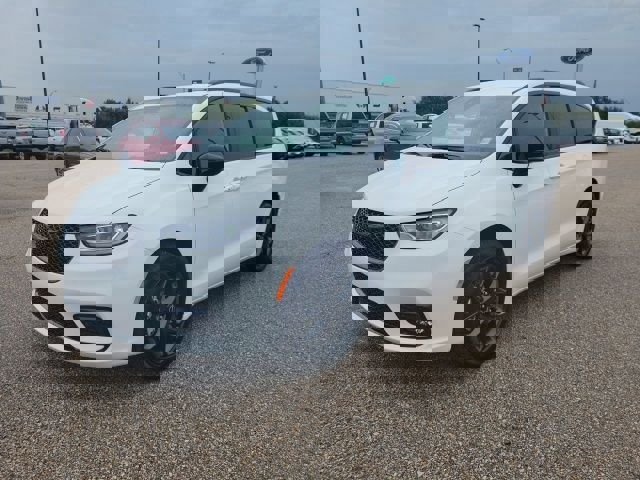 New 2026 Chrysler Pacifica Select w/ S Appearance Package image 19