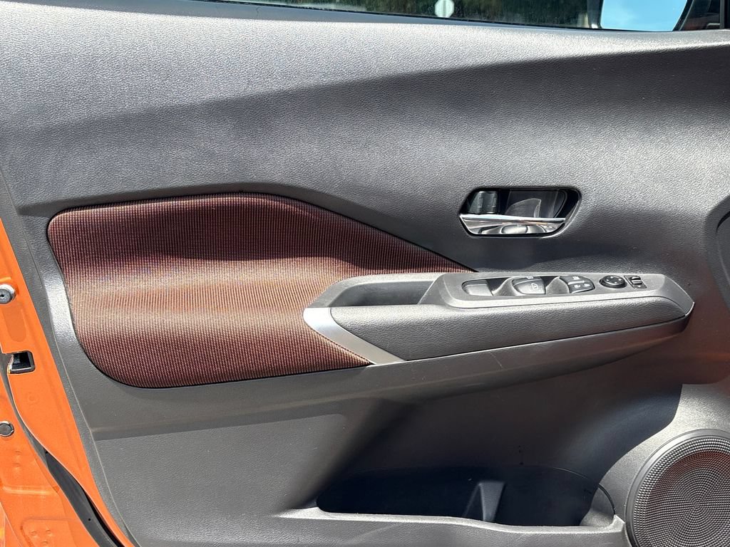 Used 2021 Nissan Kicks SR FWD image 3