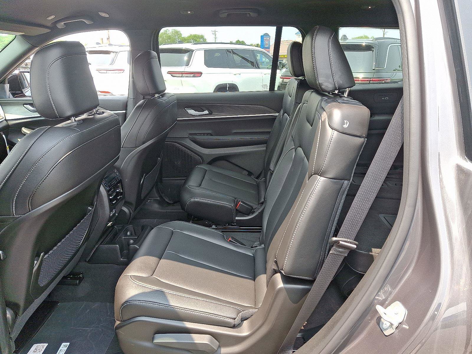 New 2025 Jeep Grand Cherokee L Limited image 7
