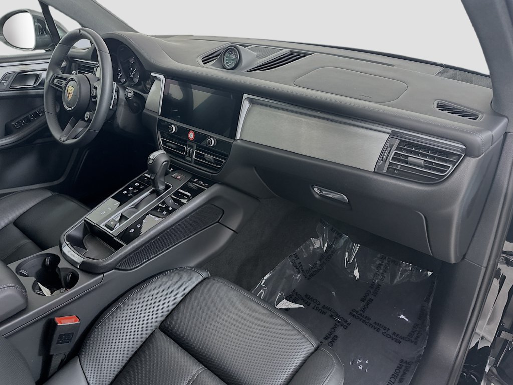 Certified 2026 Porsche Macan Turbo AWD/4WD image 30