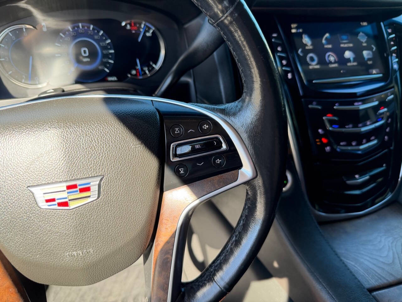 Used 2017 Cadillac Escalade ESV Luxury image 40