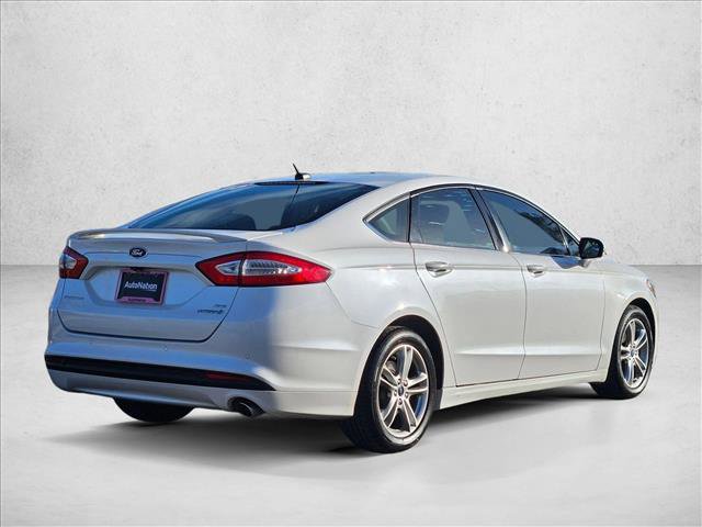 Used 2016 Ford Fusion SE FWD image 5