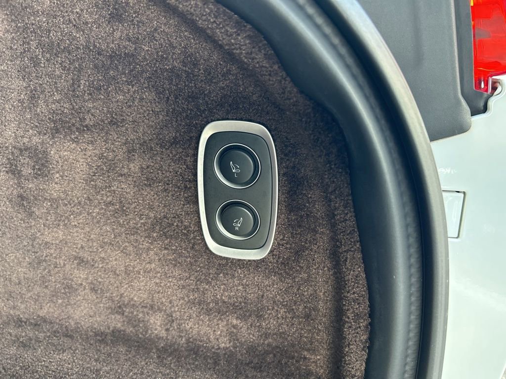 Used 2021 Aston Martin DBX image 43