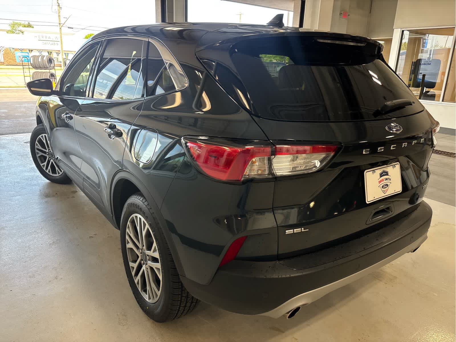 Certified 2022 Ford Escape SEL w/ Technology Package AWD/4WD image 4