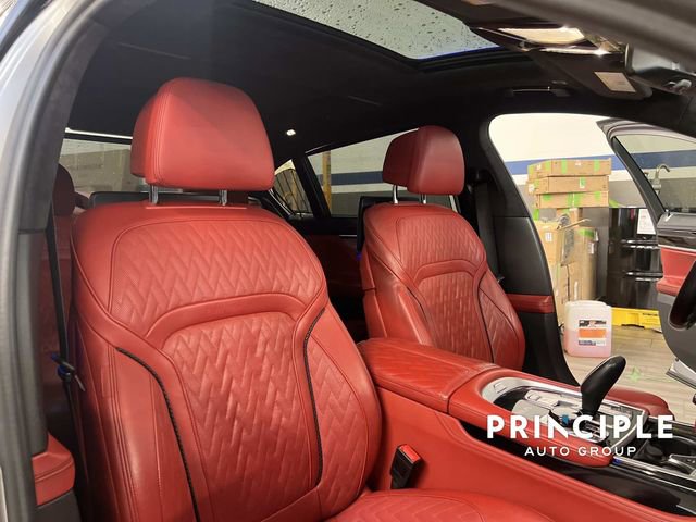 Used 2021 BMW M760i xDrive image 32