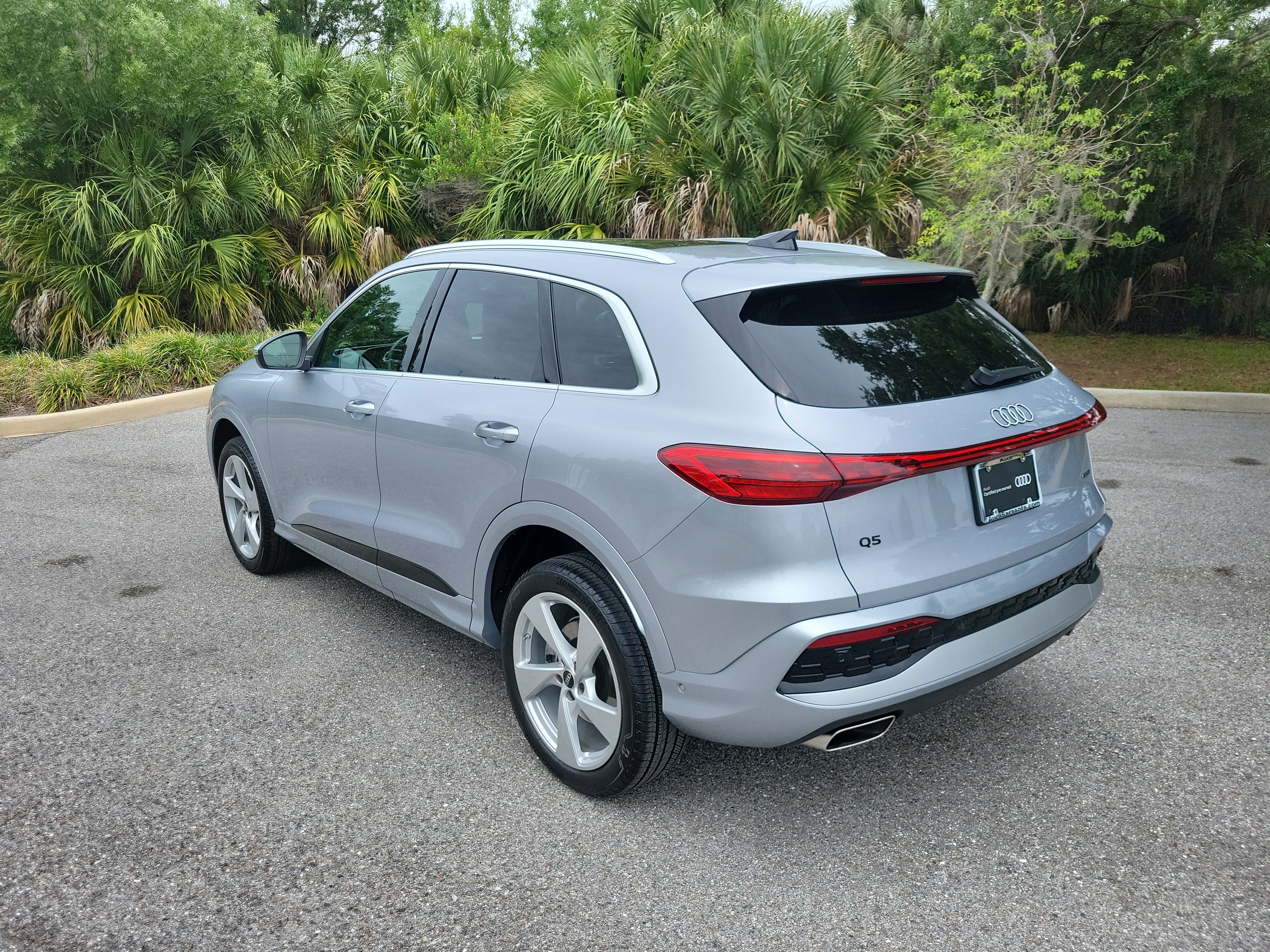 Certified 2025 Audi Q5 Premium Plus w/ Premium Plus AWD/4WD image 6